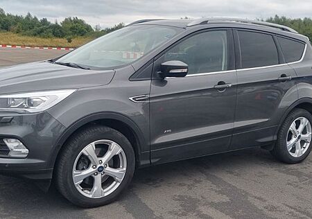 Ford Kuga 1,5 EcoBoost 4x4 Titanium & Anhängerkupplu