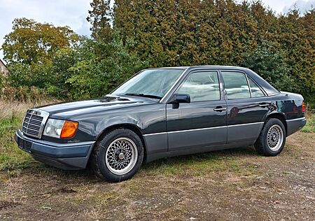 Mercedes-Benz E 230