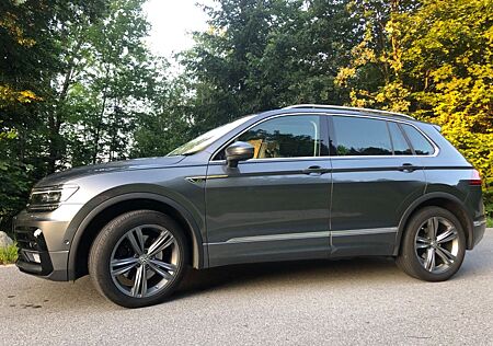 VW Tiguan Volkswagen 2.0 TSI 4MOTION R-Line Highlin...