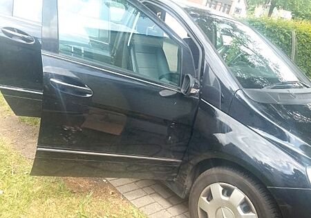 Mercedes-Benz B 200 -