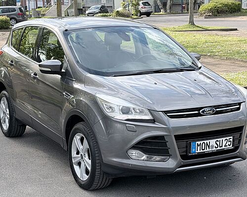 Ford Kuga Titanium Navi PDC T-Leder 4x4 Bi Xenon SHZ