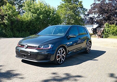 VW Golf Volkswagen 2.0 TSI DSG BMT GTI GTI
