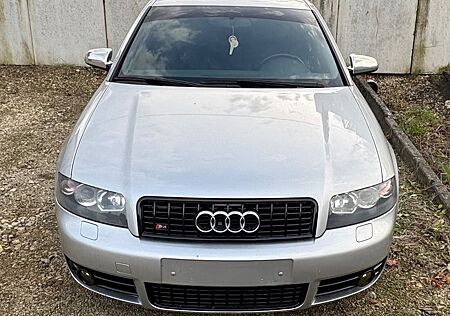 Audi S4 4.2 quattro -