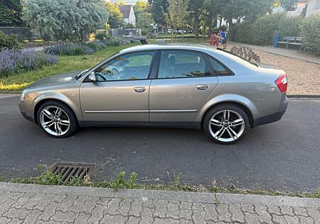 Audi A4 2.0 multitronic -
