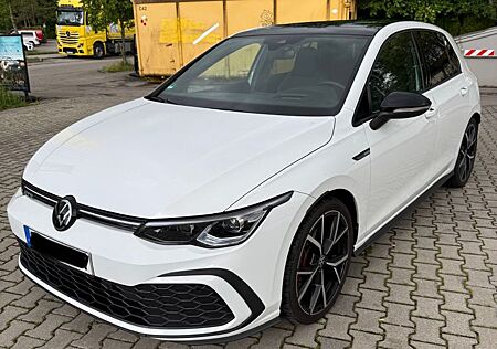 VW Golf Volkswagen 8 GTD Top Pano HuD HK GARAN. Kamera DCC