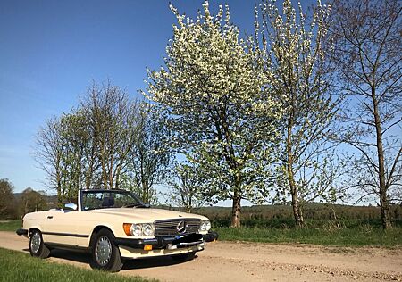 Mercedes-Benz 560 SL