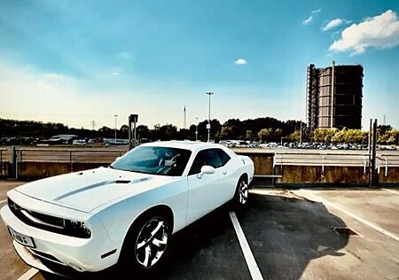 Dodge Challenger 5.7L Hemi V8