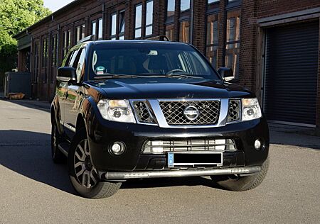 Nissan Pathfinder 3.0 V6 4WD Automatik AHK HU 11/2026