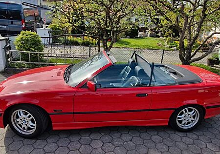 BMW 318 Cabrio *Vollleder Ausstattung*Garagen Fzg*
