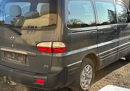 Hyundai H-1 Starex
