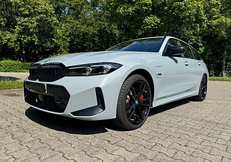 BMW 330e xDrive Tou M Sport Pro Carbon NP 87.490