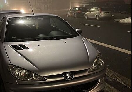 Peugeot 206 CC mit CarPlay + JBL Boxen