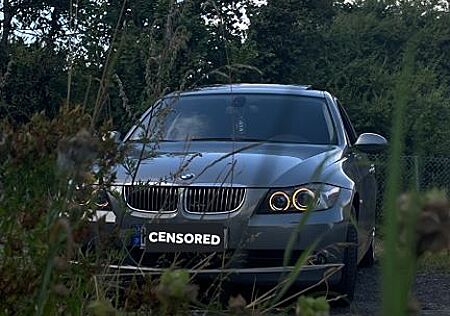BMW 325i -