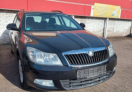 Skoda Octavia Combi 1.6 TDI Ambiente, Diesel mit AHK