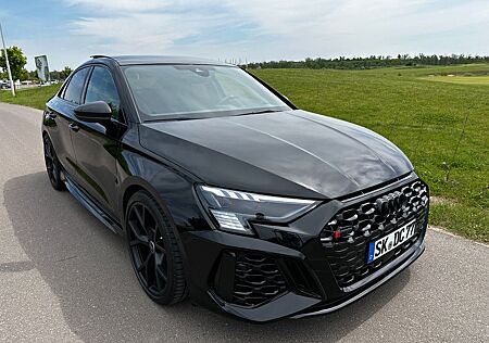 Audi RS3 Lim. 2.5 TFSI quattro*VOLLAUSSTATTUNG*