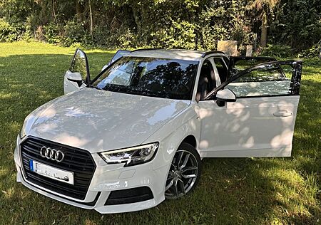 Audi A3 30 TDI S tronic Sportback S-Line mit AHK
