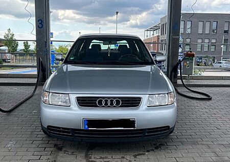 Audi A3 1.6 8L Benziner TÜV NEU!