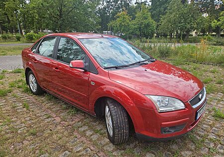 Ford Focus 2.0L 16V Giha 2.Hd, Klima TÜV/AU Juni 27 !