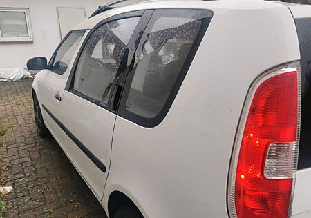 Skoda Roomster 1.2l TSI 63kW Active Plus Edition A...