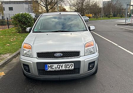 Ford Fusion 1,6 16V + +