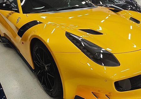 Ferrari F12 TDF YELLOW TRIPLO STRATO CERTIFIED KM 2500