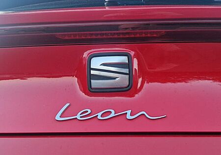 Seat Leon Style Limousine 4 Türen 1 Hand LED