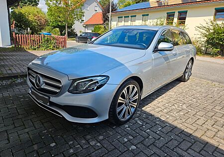 Mercedes-Benz E 220 d T Autom. - HEAD UP-LUFTFAHRWERK-STANDHZG