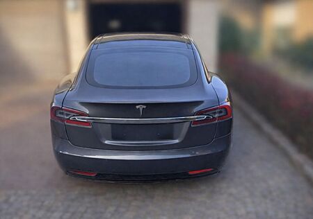 Tesla Model S 100D -