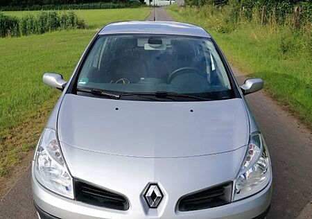 Renault Clio 3 Schrägheck 1.6 16V