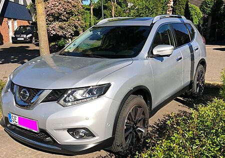 Nissan X-Trail Silber mit Panorama Dach+Anhängerkupplun