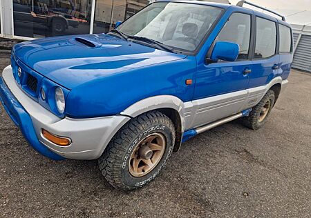 Nissan Terrano 2,7 TDi Outdoor