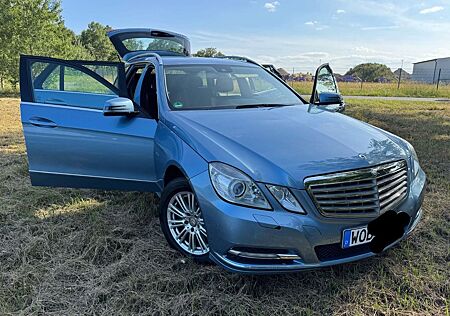 Mercedes-Benz E 200 CGI T BlueEFFICIENCY - Elegance