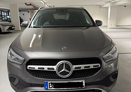 Mercedes-Benz GLA 200 MBUX Ambiente Service Neu - top Zustand