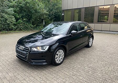 Audi A3 1.4 TFSI Ambiente Sportback Scheckheft Navi