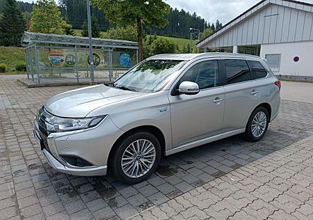 Mitsubishi Plug in Hybrid Outlander Plug-in Hybrid Outlander 2.4 MIVEC PLUG-IN H...