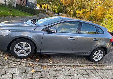 Volvo V40 T2 -