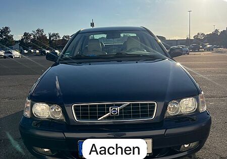 Volvo S40 1.9 Diesel - TÜV Neu - 8fach bereift