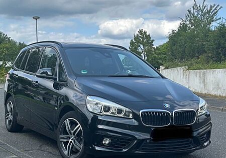 BMW 2er 220d xDrive Sport Line 7 Sitzer