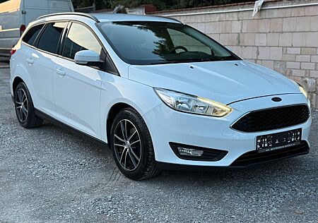 Ford Focus Turnier Business LED Navi PDC Kamera