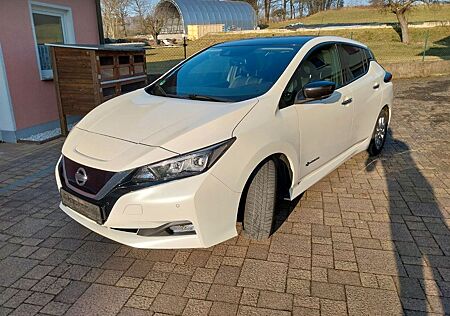 Nissan Leaf (ZE1) 110kW/150 PS 40KWH TEKNA