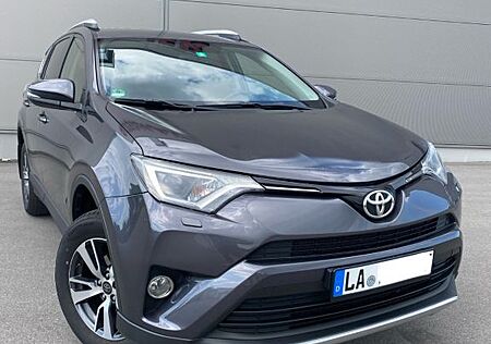 Toyota RAV 4 2,0L 4x2 1.Hand Kamera ACC SZH TEMPO CAM