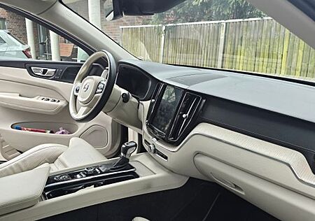Volvo XC 60 XC60 B5 D AWD Inscription IntelliSafe Pano-Dach