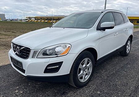 Volvo XC 60 XC60 D5 AWD Summum AHK Fond-Entertainment Pano