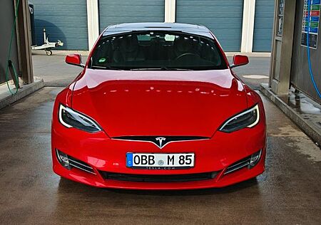 Tesla Model S P100D -