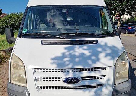 Ford Transit mit Tempomat, Klima und AHK