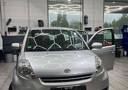 Daihatsu Sirion 1.0 -