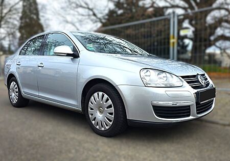 VW Jetta Volkswagen 1.6 Aut. / TÜV + Service NEU / Carplay
