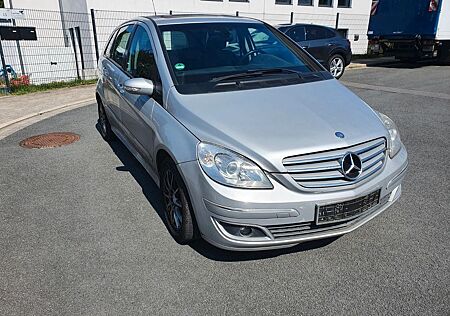 Mercedes-Benz B 200 AHK SITZHEIZ. NAVI SPORTPAKET