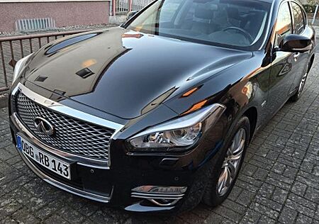 Infiniti Q70 Gepflegter Hybrid (2015), 367 PS