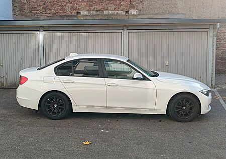 BMW 316i - Limousine weiß 102.000 km EZ 2013